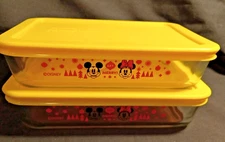 NEW! Pyrex 3 Cup Disney Mickey Mouse "Get Merry" Pyrex  Dish w Lid  Red & Yellow