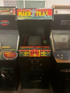 MAKE TRAX ARCADE MACHINE by WILLIAMS 1981 (Excellent Condition) *RARE*
