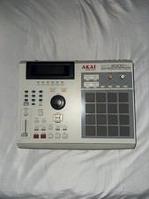 Akai MPC2000XL Tabletop Sampler Sequencer, 16 Pads, Fader, MIDI/SCSI
