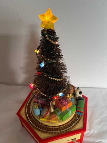 Vintage Enesco Christmas Morning Motion, Music Box "O Tannenbaum" con scatola originale - Foto 2 di 4