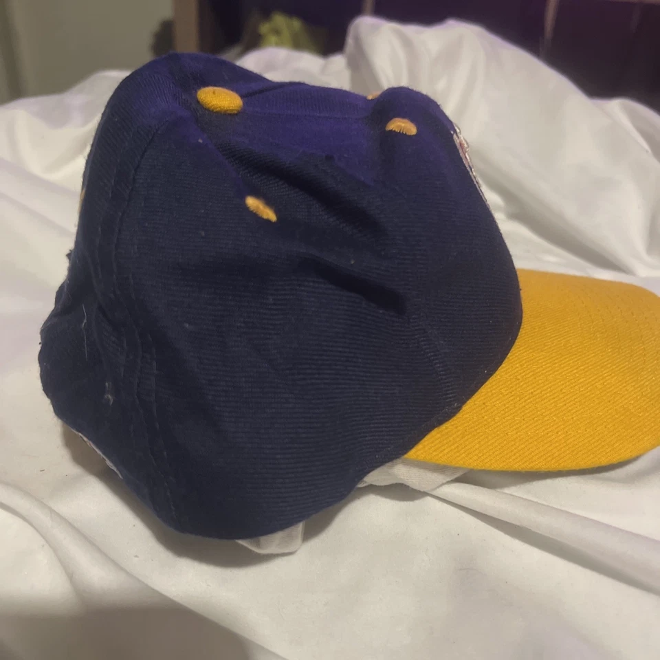 Chaqueta de los 90 Georgia Tech deletreada dos tonos amarilla sombrero vintage Foto 4 de 4