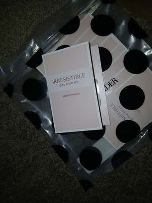 Givenchy Irresistible Eau de Parfum Sample Size 1.5ml New with Box set of 10
