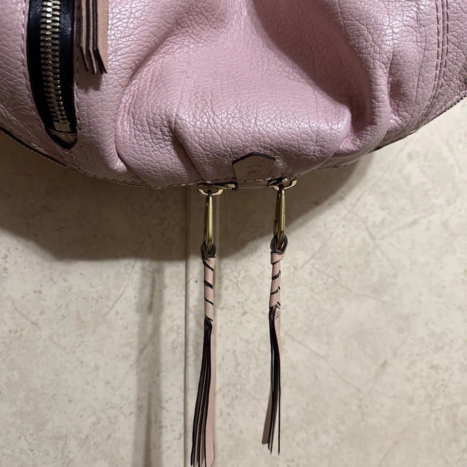 OrYany Precioso Bolso de Hombro Ajustable de Cuero Rosa y Beige   Foto 3 de 4