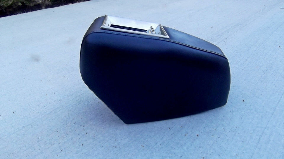 Maserati Sebring I original transmission tunnel upholstered hump with ashtray- !