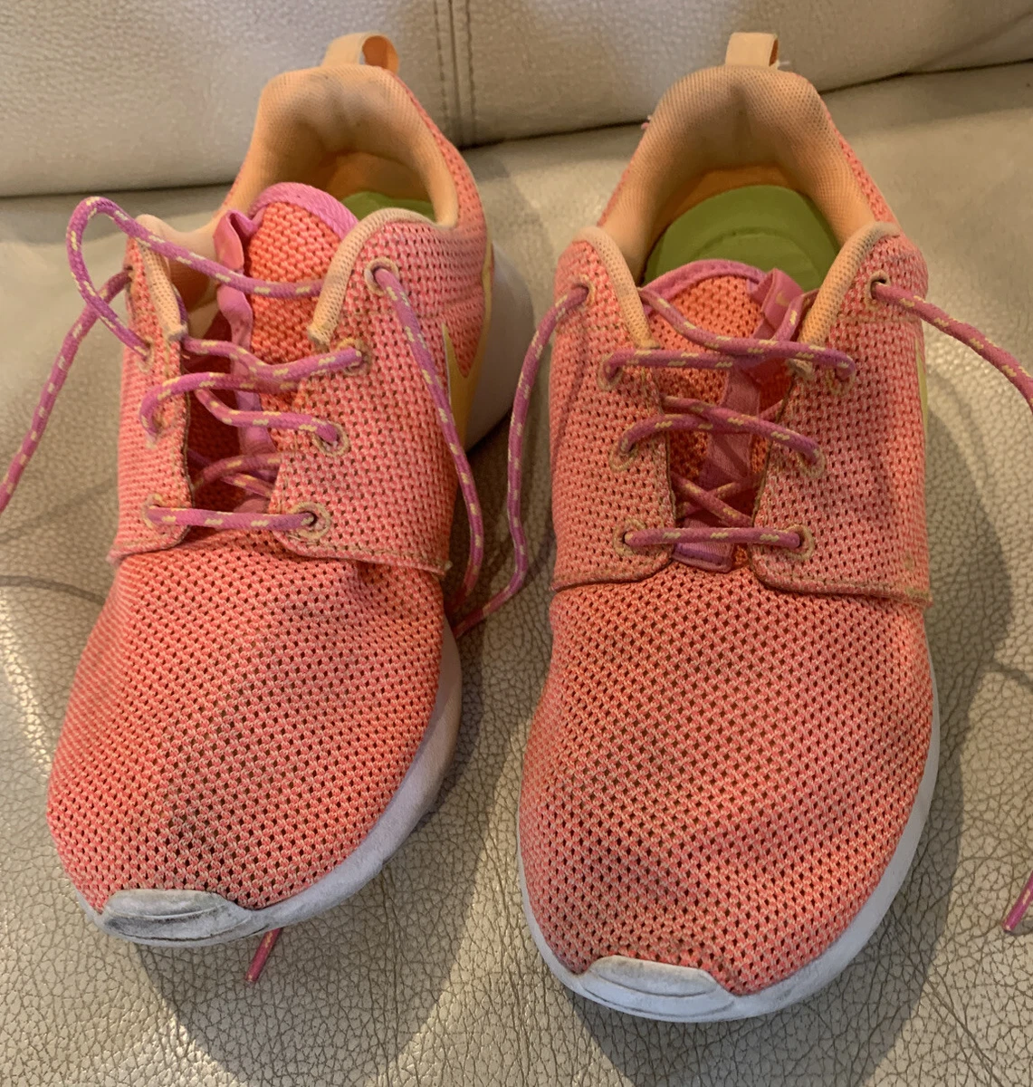 Neon orange 2025 nike trainers