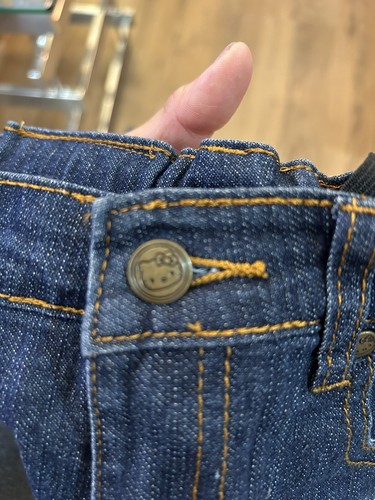 Hello Kitty Embroidered Jeans Size 4T - Picture 4 of 4