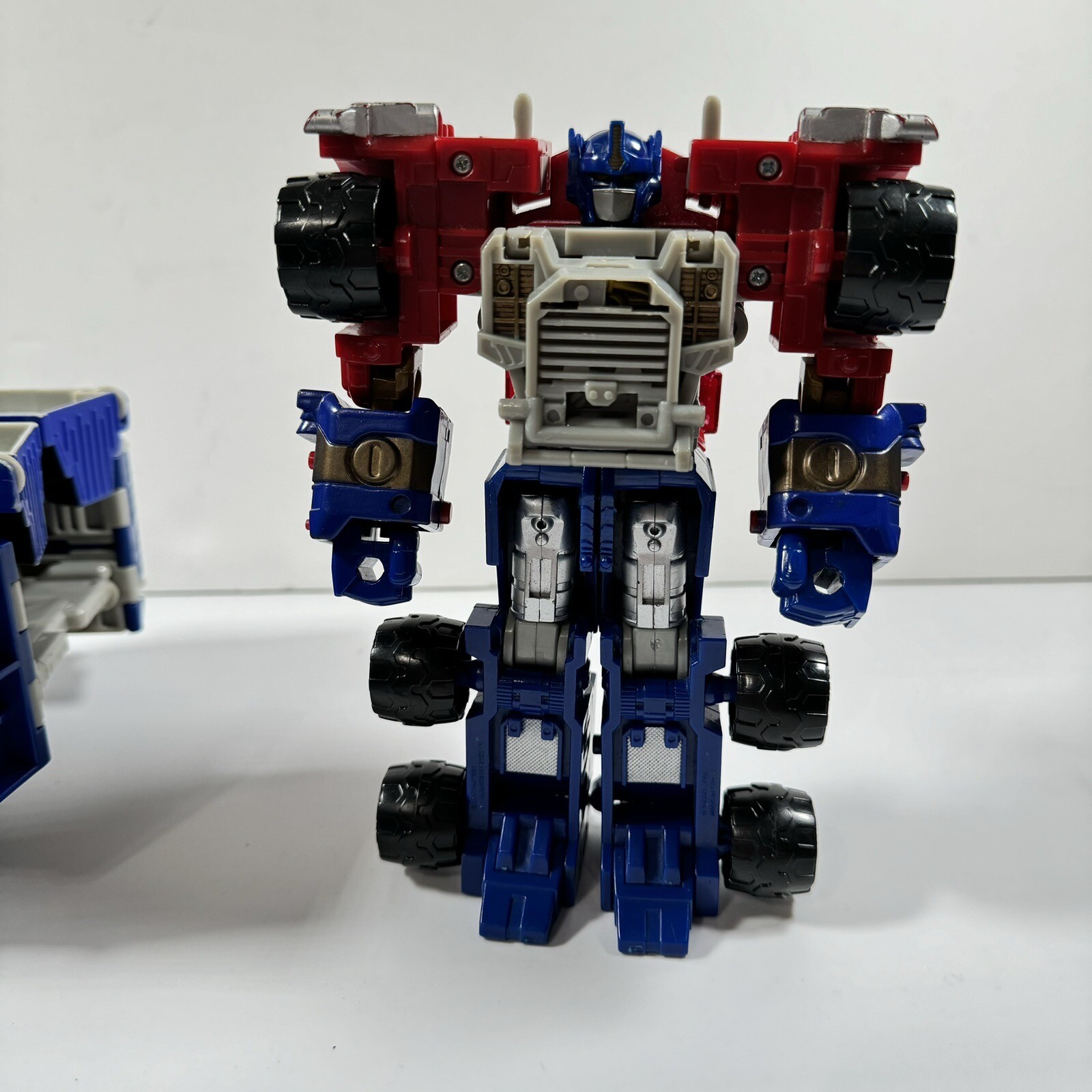 Transformers Armada Optimus Prime Super Class 2001 Sparkplug Minicon