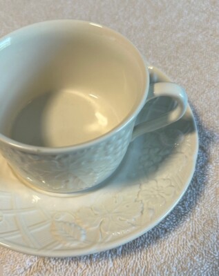 MIKASA ENGLISH COUNTRYSIDE - WHITE FLAT COFFEE CUP AND SAUCER - DP900 - NEW -B2