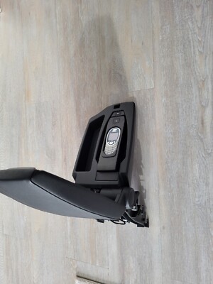 BMW 1er E81 E82 E87 E88 Armlehne + Telefon LCI Mittelarmlehne 1063579 MAL 
