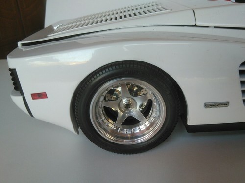 Ferrari Testarossa 1/8 Pocher - Picture 9 of 10
