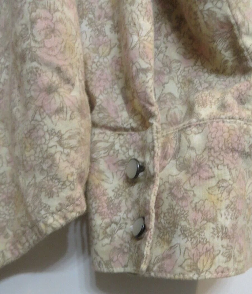 Camisa con botones tallada con volantes bien usada para mujer 2X algodón mangas largas convertibles floral Foto 4 de 4