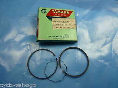 Yamaha DT100 1974-75_Kolbenringset_Kolbenringe_Ringe_Rings_+ 0,50_2nd O/S_Motor