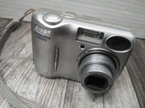 VTG. Nikon Digital Camera Coolpix 4600 4.0MP Silver ( NO SD CARD)