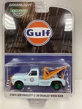 Greenlight 1969 Chevrolet C-30 Dually Wrecker Gulf CHASE