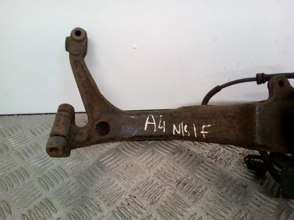 Buje delantero pasajero Audi A4 94-01 Mk1 1.6 gasolina N/S 8D0407257AL 201008 Foto 4 de 4