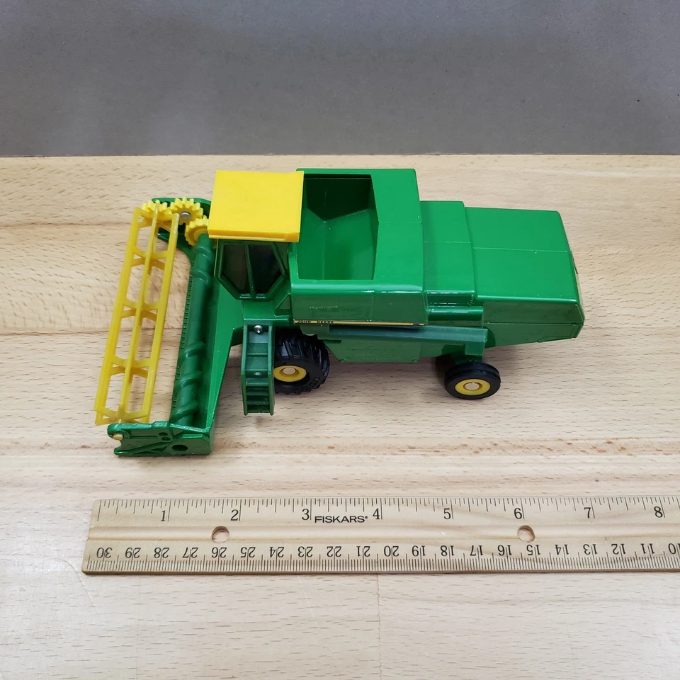 Ertl John Deere Hydro/4 985 Combine with Grain Head Diecast 1:50 - Image 2 of 4