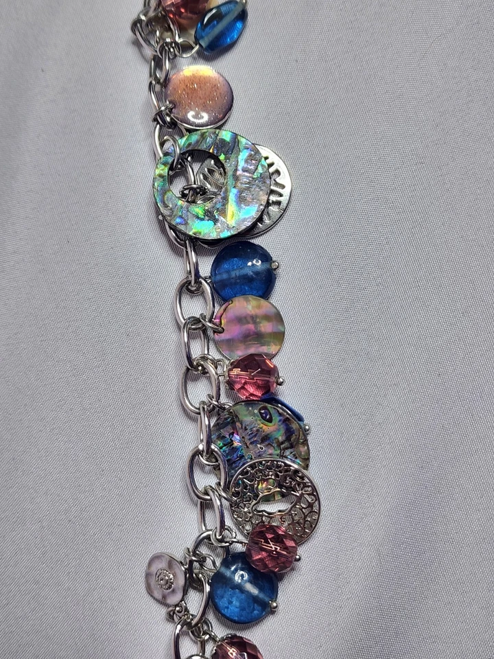 Brazalete de abulón y cuentas de vidrio retirado WINDSONG 7" de Lia Sophia Foto 4 de 4