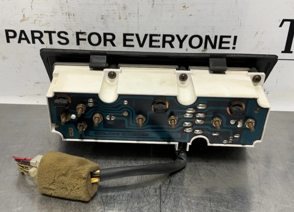 Комплект из трех датчиков температуры масла топлива газа для приборной панели Isuzu Trooper 1989-1991 годов выпуска от оригинального производителя - Изображение 3 из 4