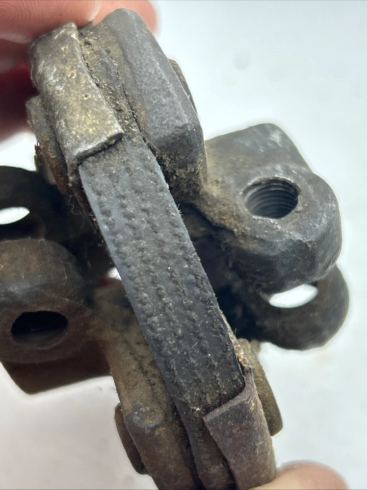 Крепление на шарнирное соединение тряпичного вала рулевого управления Ford Thunderbird от оригинального производителя 1968 б/у - Изображение 4 из 4