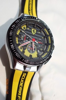 SCUDERIA FERRARI CHRONO UHR MIT DRÜCKERN, DATUMSANZEIGE, SEHR GUTER ZUSTAND & SEHR GUTER FUNKTION