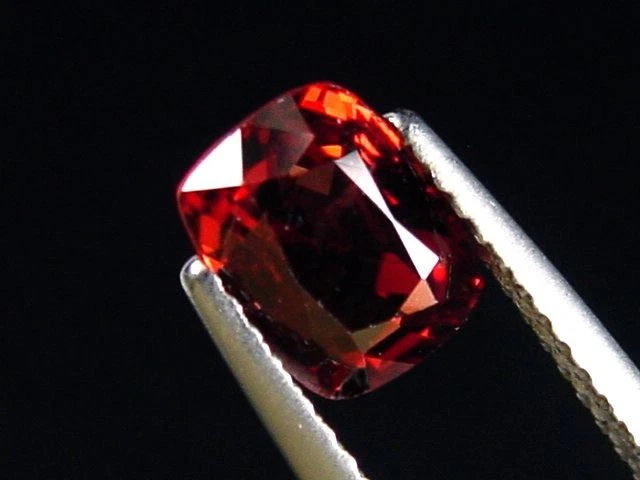 Roter Spinell 1,74 Ct. Kissenschliff Sri Lanka (5419t) - Bild 2 von 2