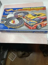 Hot Wheels Super Speedway Battery-Powered Slot Car Race Set with 2 Cars New