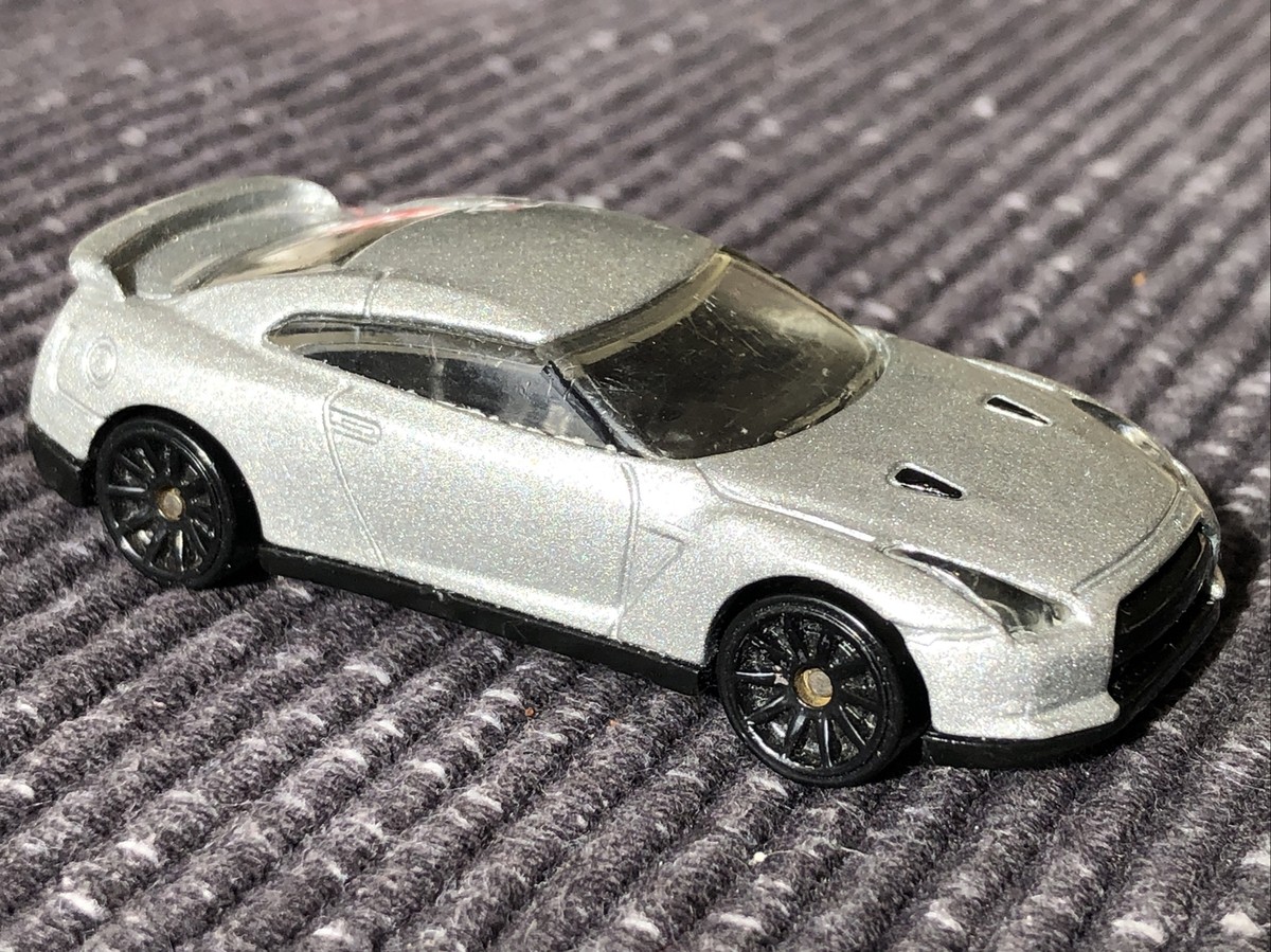 Hot Wheels 2009 Nissan GT-R Fast and Furious Silver 1:64 Diecast