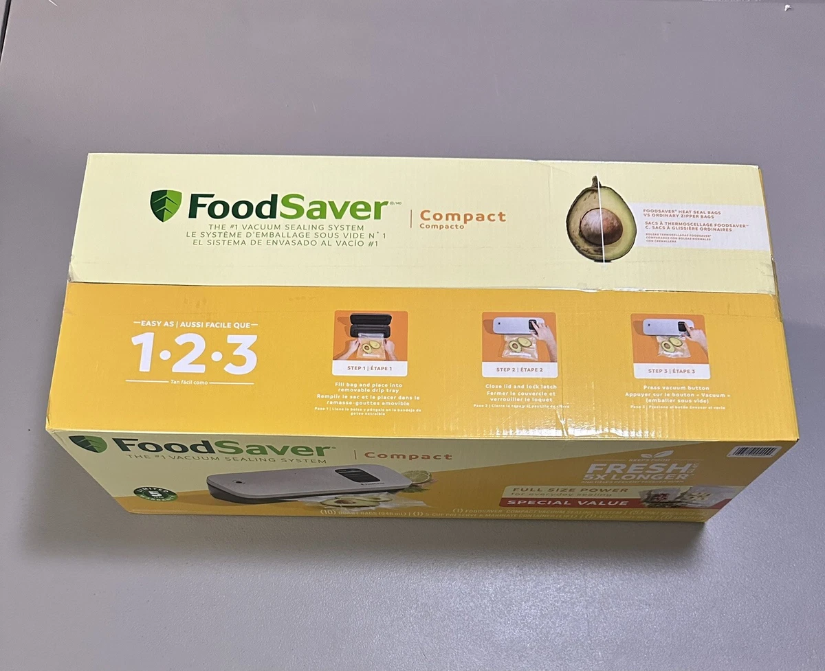 Foodsaver Vacuum Sealer Special Value Pack, Compact Machine with Bags