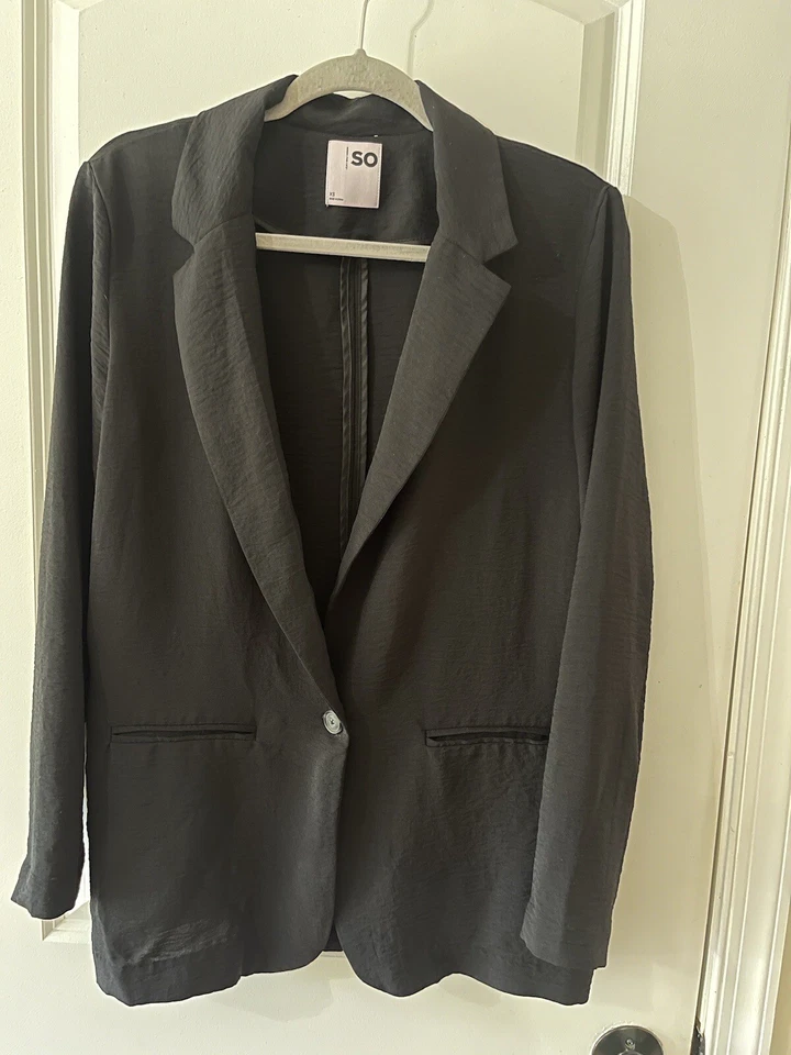 SO Juniors Size XS Black Blazer Crinkle Material Career BOX1 - Image 2 of 4