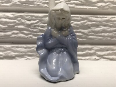 Unidentified Blue and White Mary Nativity Replacement Piece