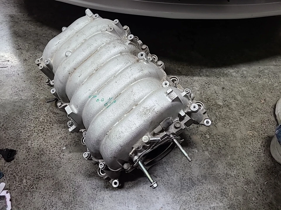 2003-2010 Toyota 3UZ-FE Lexus SC430  4.3 L V8 Air Intake Manifold - Image 2 of 4