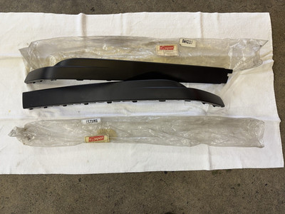 NOS Van Wezel Equipart 5880501 5880502 VW Golf MK3 Front Splitter Pair