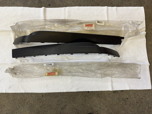 NOS Van Wezel Equipart 5880501 5880502 VW Golf MK3 Front Splitter Pair