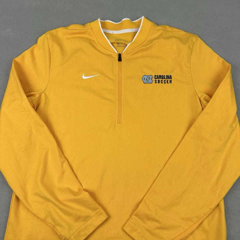Carolina del Norte Tacones Alquitranados Suéter Hombres Medio Amarillo Nike Fútbol 1/4 Cremallera NCAA M Foto 2 de 4