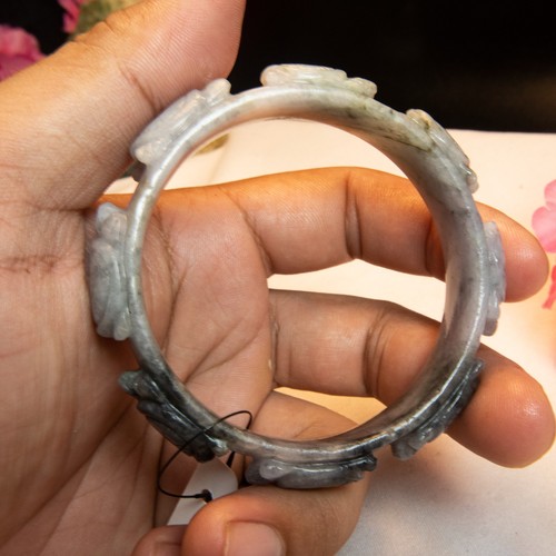 Burmesischer Jade Armreif geschnitzt glückverheißende Schildkröte flach Bauchtyp natur Größe 58 mm - Bild 7 von 13
