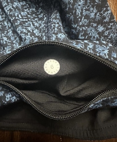 Lululemon Cropped Leggings Blue Pattern Stretchy Workout Pants. Size 6 - Picture 5 of 5