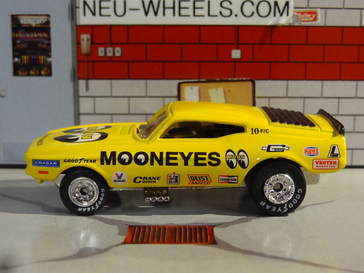 1971 FORD MUSTANG MOONEYES FUNNY CAR 1/64 SCALE DIECAST DIORAMA