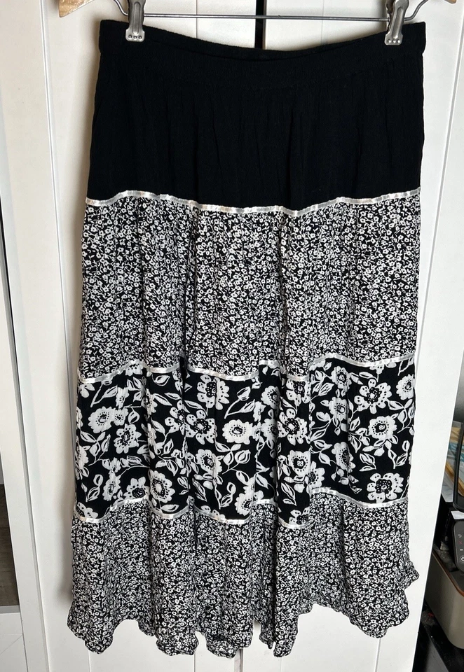 Cathy Daniel 女式波西米亚长款黑色白色花卉分层迷笛蓬裙大号 — 第 4/4 张图片