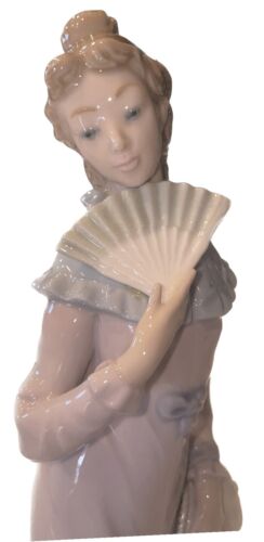 Nao By Lladro Elegant Woman  with Fan #0291 1 Stands 12” Tall And Made In 1980. - Picture 1 of 12