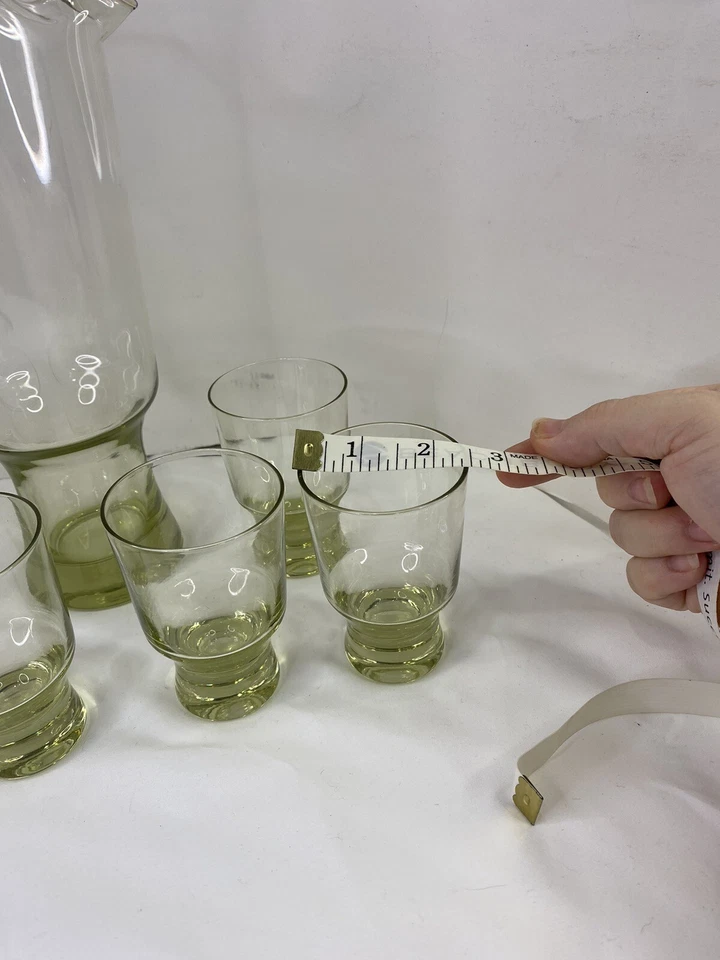Jarra de vidrio con base ponderada retro Chartreuse seis vasos a juego MCM cóctel Foto 4 de 4