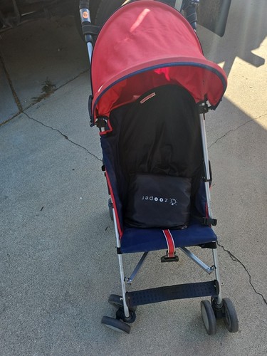 Child's Stroler With Sun Cover And Rain Cover Included
