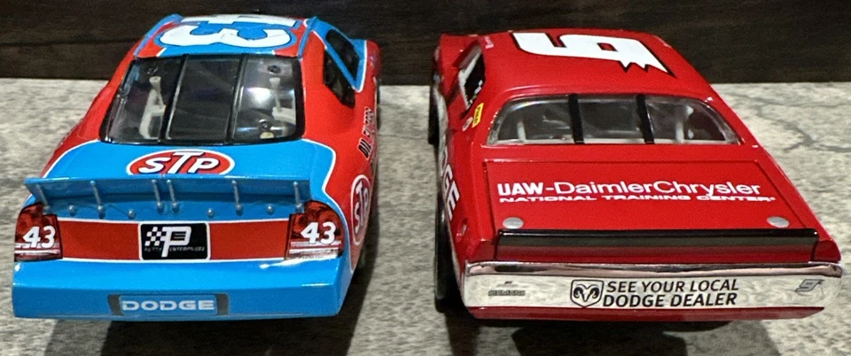 Richard Petty 1975 2005 Kasey Kahne Dodge Charger Set 1:24 acción NASCAR diecast Foto 3 de 4