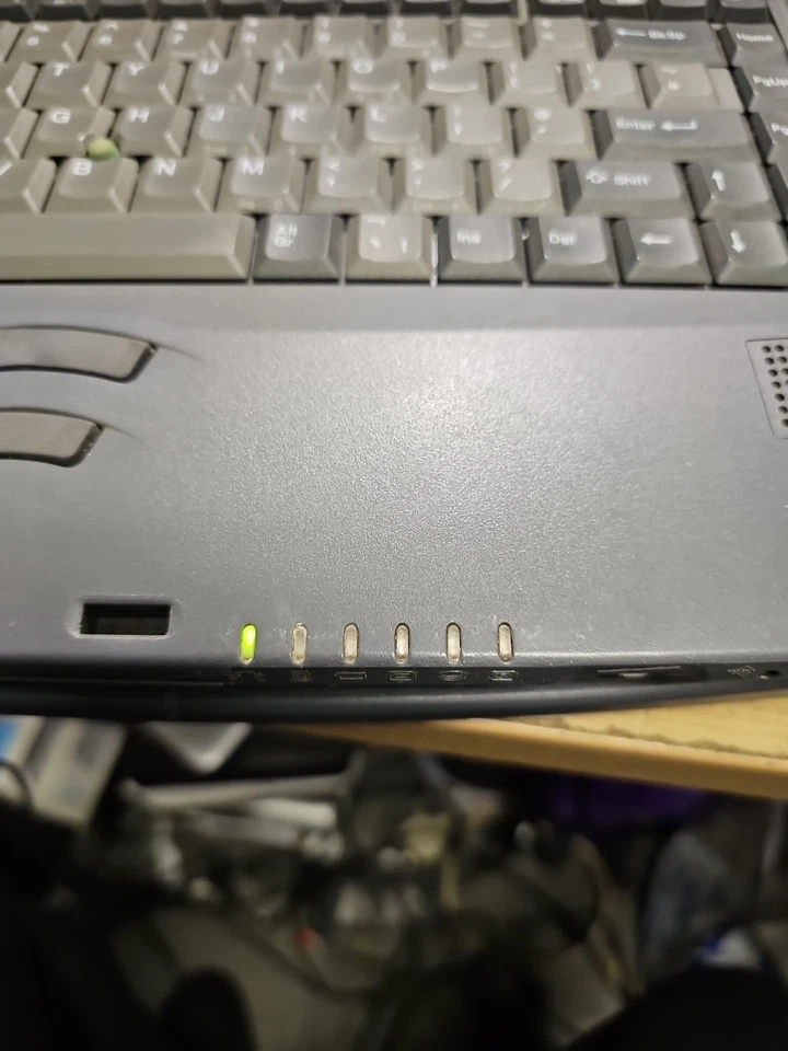 Toshiba Tecra 8000 with Docking Station -NOT POWERING ON THE SCREEN-SPARES/REPAI - Image 3 of 4