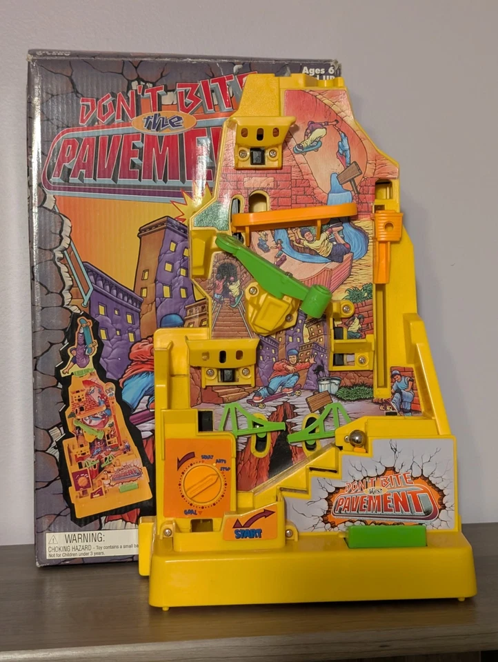 Vintage Don't Bite The Pavement - 1982 TOMY Electronic Game w/ Ball IN BOX WORKS - Image 2 of 4