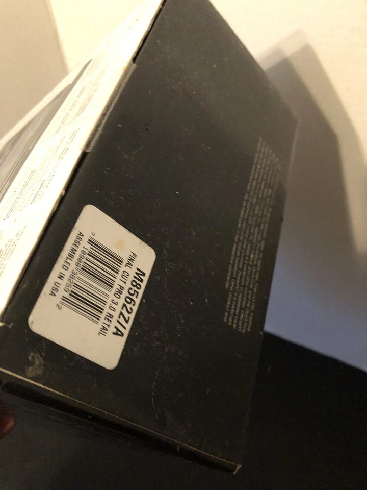 Apple Final Cut Pro 3 ACADEMIC (M8563Z/A) w/2 Licenses Complete W/Box - Image 2 of 4