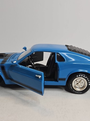ERTL American Muscle 1970 Ford Mustang Boss 302 1:18 Scale Diecast Blue - Picture 11 of 12