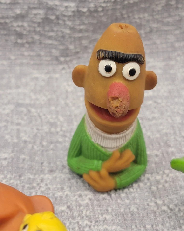 Juguetes de bañera flotante Jim Henson Plaza Sésamo Ernie, Elmo, Cookie Monster y Burt Foto 2 de 4