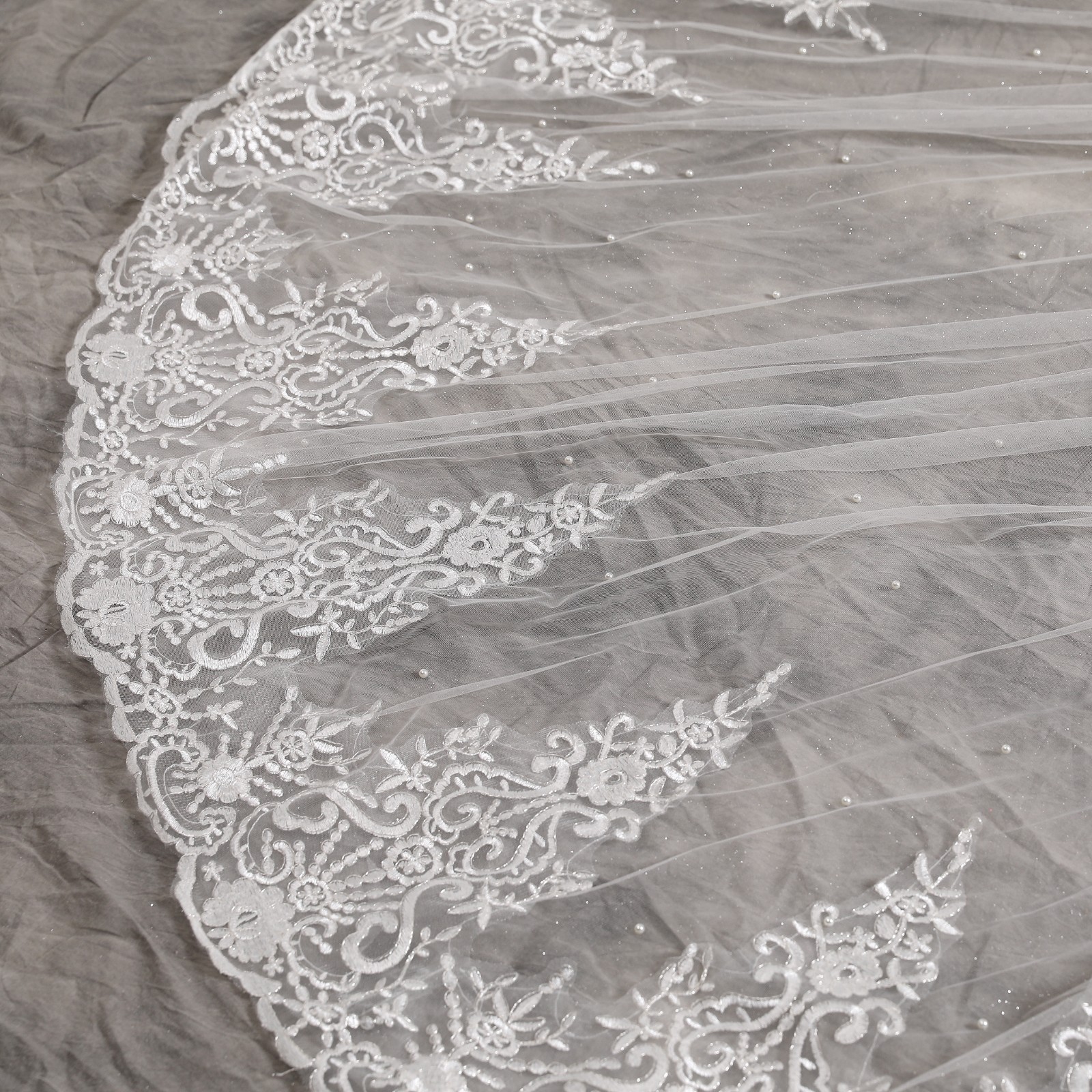 Shining Tulle with Pearls and Lace Royal Bridal Veil thumbnail 5