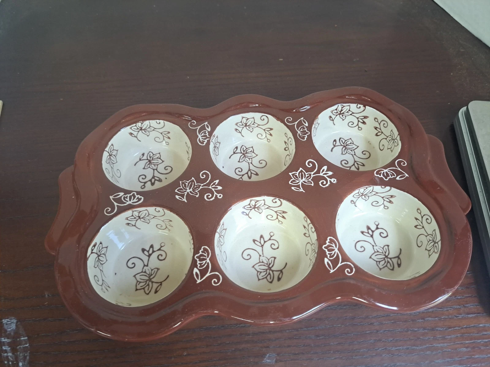 Temptations Brown And Cream Floral Lace Ceramic Muffin Pan