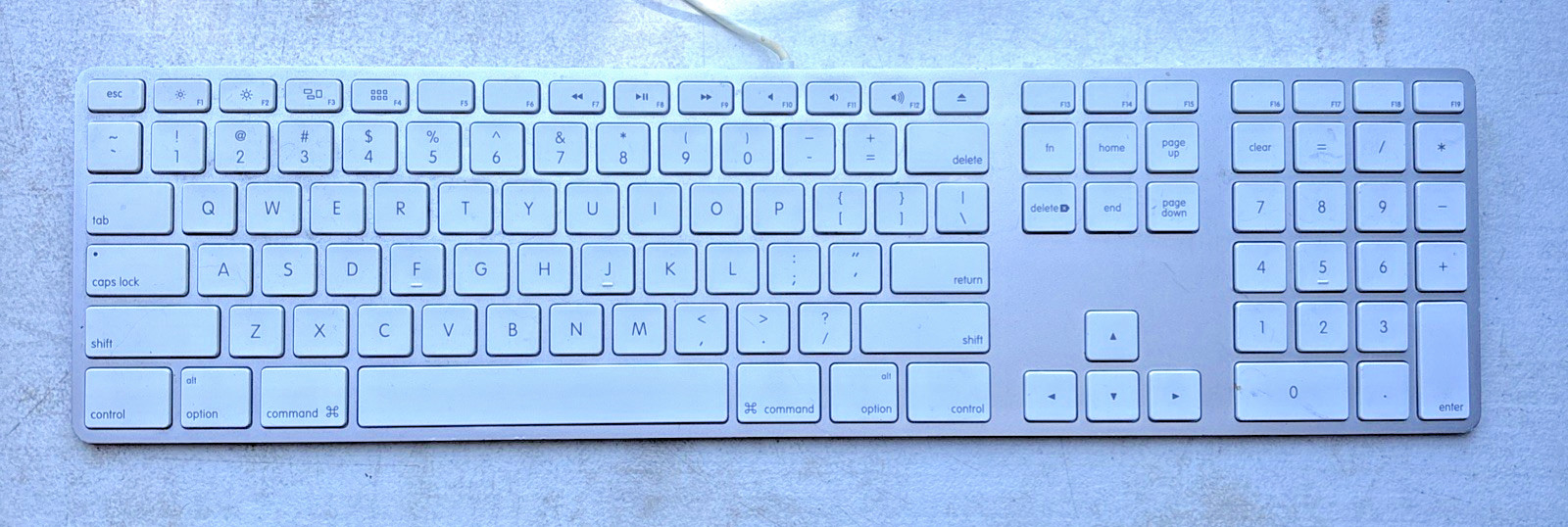 Apple Magic Keyboard  White (A2450),  excellent condition